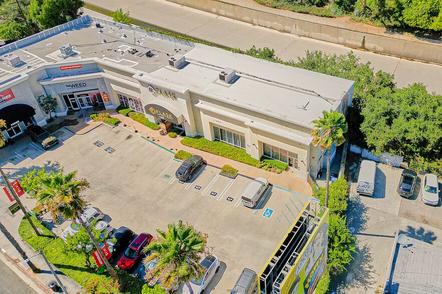 More Photos Of 11555-11561 Ventura Blvd, Studio City Storefront For Lease
