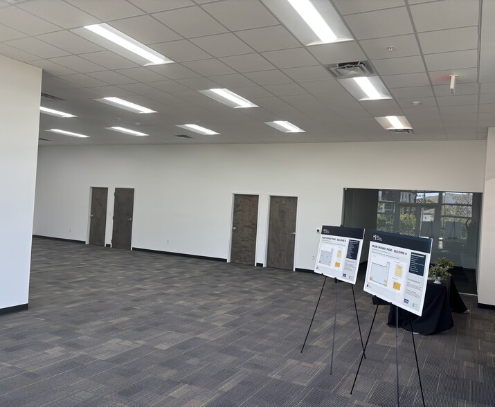 More Photos Of 9535 NW 174th St, Hialeah Unknown For Lease