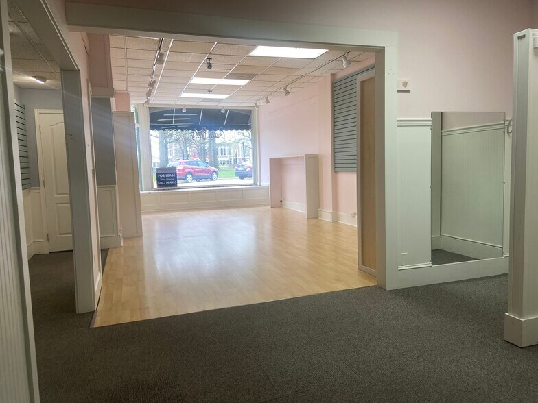 More Photos Of 101 Public Sq, Medina Storefront For Lease