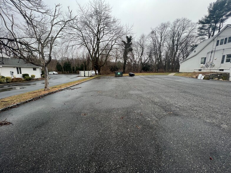 More Photos Of 226 E Main St, Huntington Office For Lease