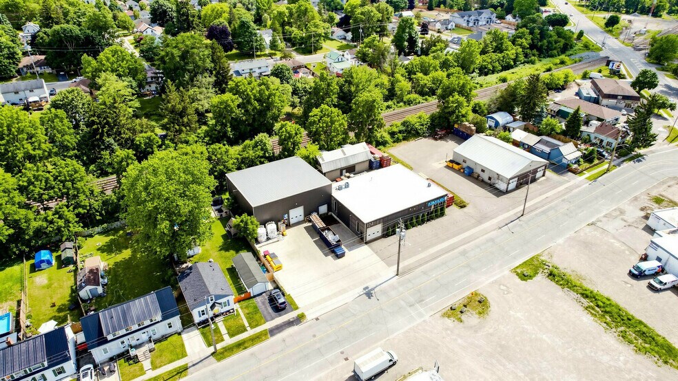Primary Photo Of 124 Main St, Woodstock Manufacturing For Sale