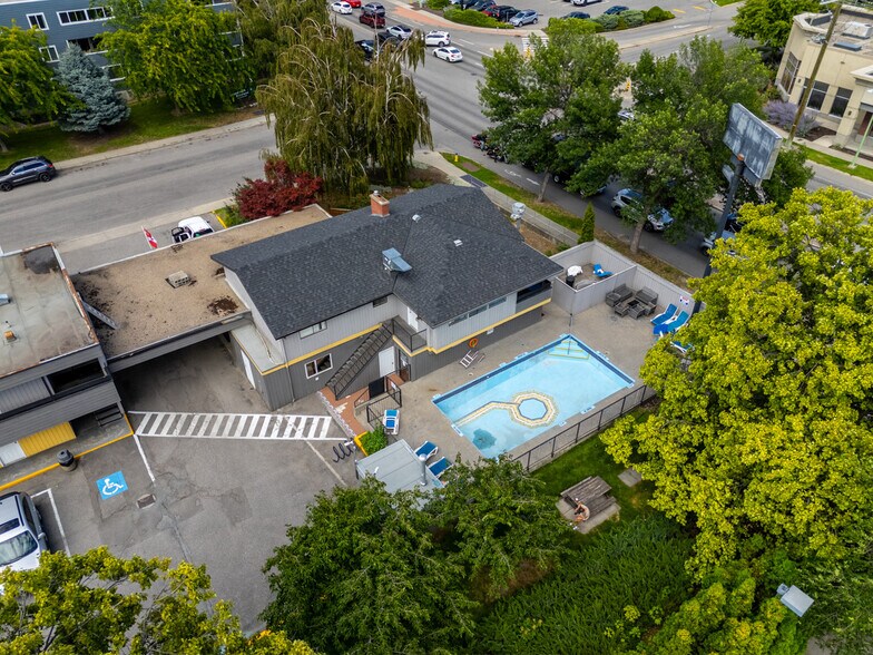 More Photos Of 1891 Parkinson Way, Kelowna Hotel For Sale