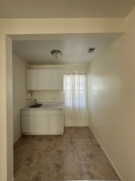 More Photos Of 107 W Fairview Blvd, Inglewood Medical For Lease