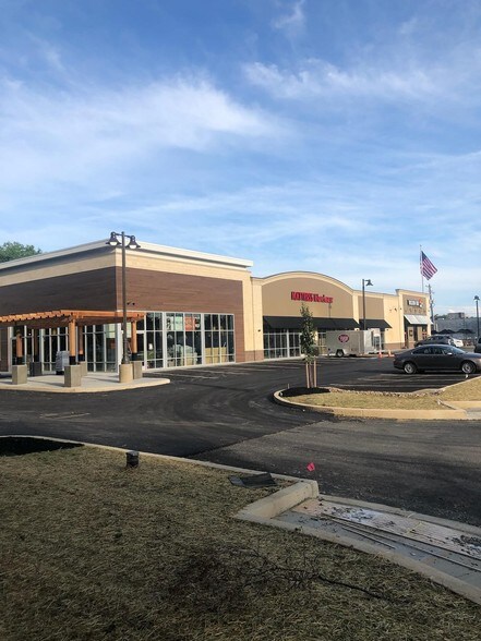 More Photos Of 25 N 32nd St, Camp Hill Storefront For Sale