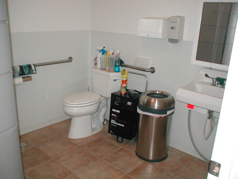 More Photos Of 13119 Inglewood Ave, Hawthorne General Retail For Sale