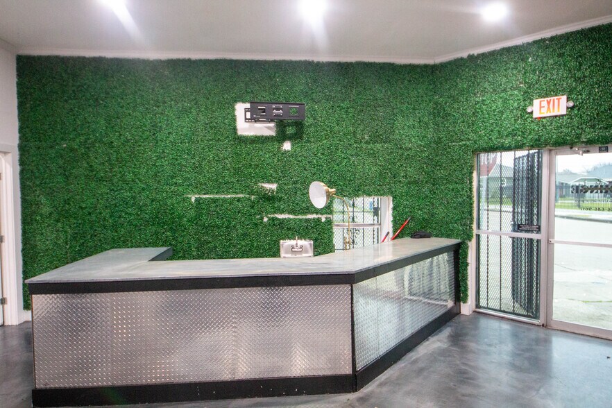 More Photos Of 4202 Canal St, Houston Freestanding For Lease