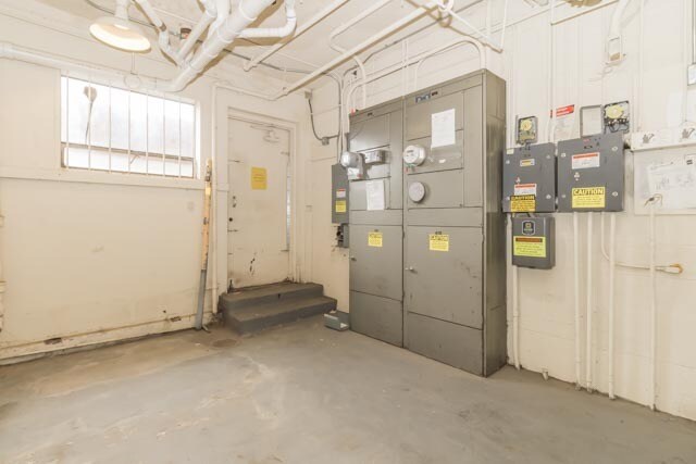 More Photos Of 2602 6th St, Bremerton Storefront Retail Office For Sale