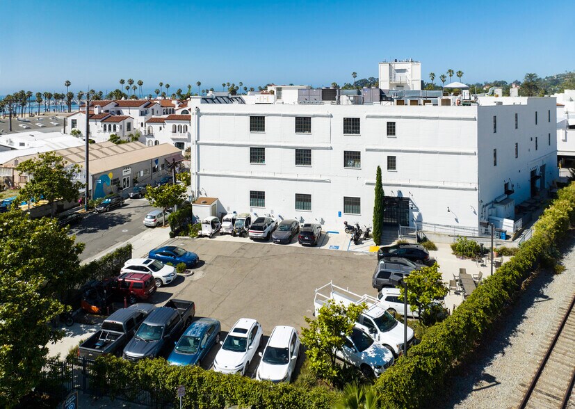 More Photos Of 25 E Mason St, Santa Barbara Research And Development For Lease