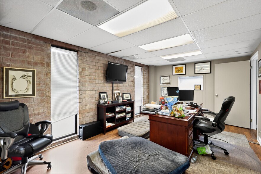 More Photos Of 305 Crump St, Goldsboro Warehouse For Sale