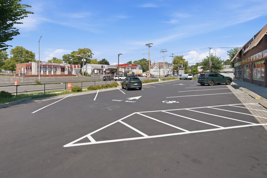 More Photos Of 937 State St, Bridgeport Storefront For Lease