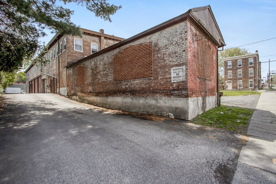 More Photos Of 24 Johnes St, Newburgh Light Manufacturing For Lease