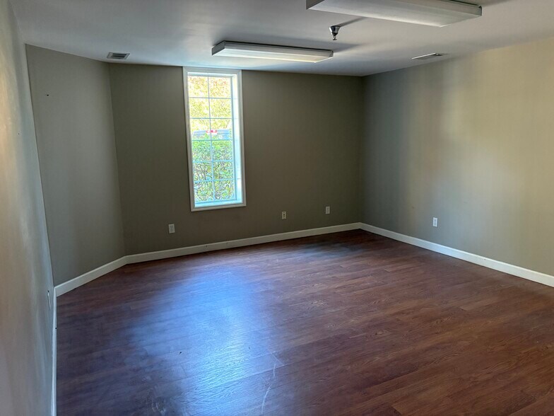 More Photos Of 124 Mead Rd, Hardeeville Warehouse For Lease