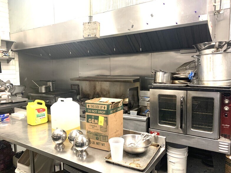 More Photos Of 564 DeKalb Ave, Brooklyn Warehouse For Lease