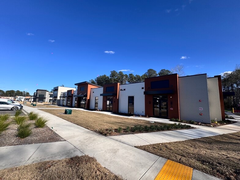 More Photos Of 110 N Gosling Way, Summerville Storefront Retail Office For Lease