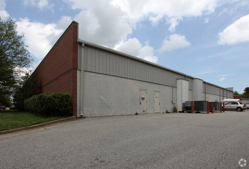 More Photos Of 1610 Center St, Apex Office For Sale