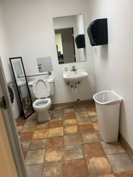 More Photos Of 673 E Cedar Ave, Gladwin Medical For Sale