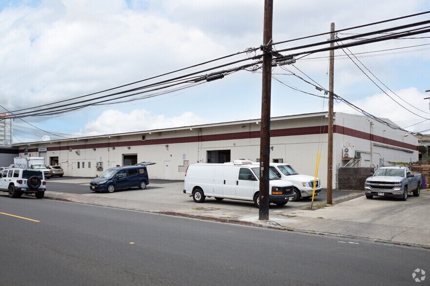 More Photos Of 3140 Koapaka, Honolulu Warehouse For Lease