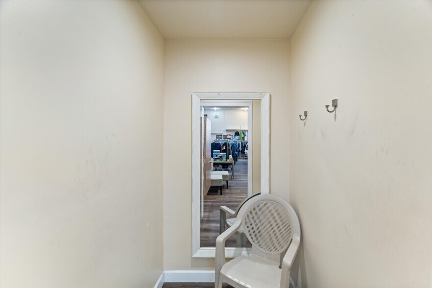 More Photos Of 500 E Willow St, Long Beach General Retail For Sale