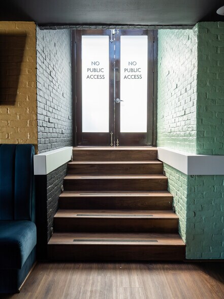 More Photos Of 1519 Wilshire Blvd, Santa Monica Restaurant For Sale