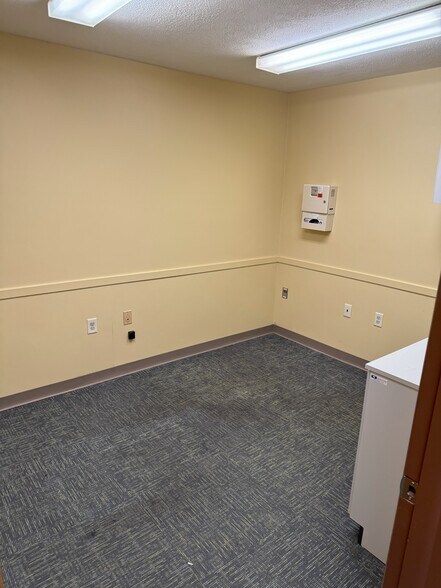 More Photos Of 2020 Starr Ave, Toledo Medical For Lease