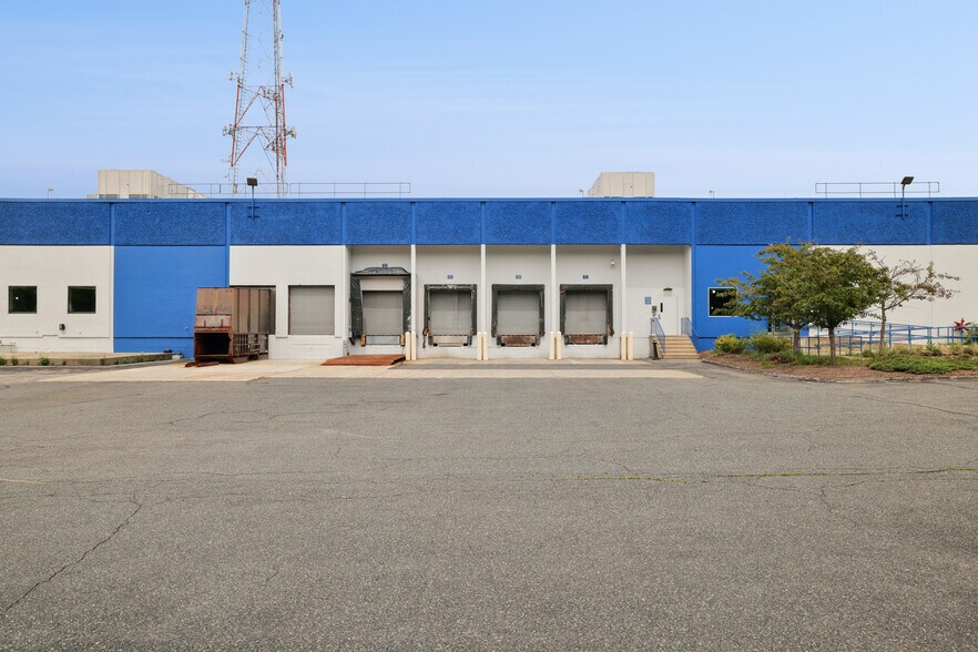 More Photos Of 32 Coslin Dr, Southborough Research And Development For Lease