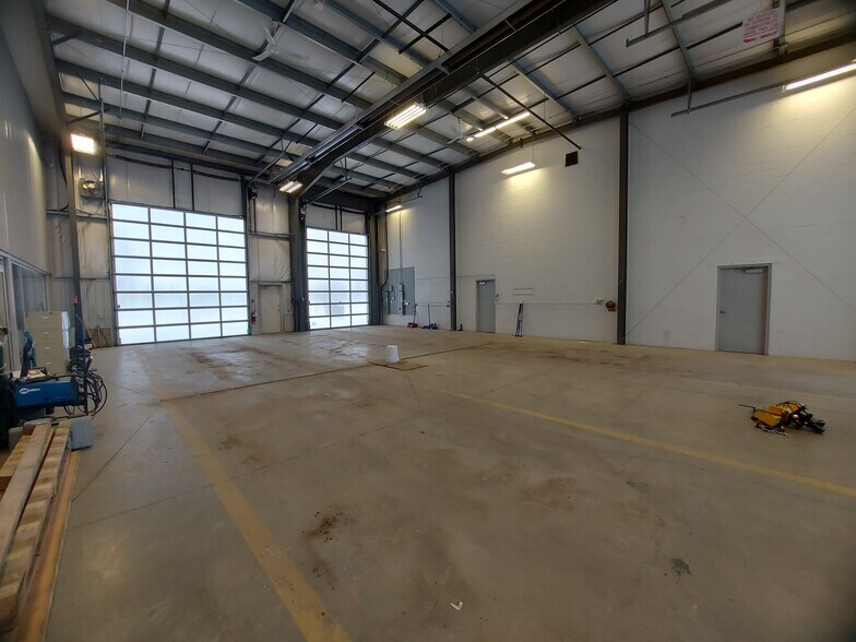More Photos Of 1780 49 Av, Red Deer Industrial For Lease
