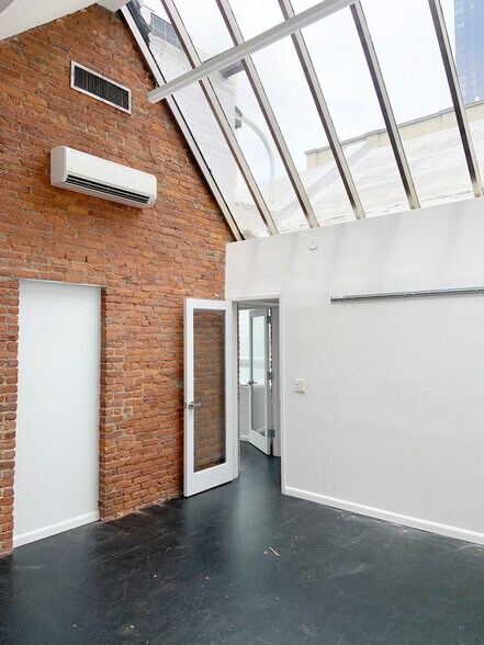 More Photos Of 30-32 E 20th St, New York Medical For Lease