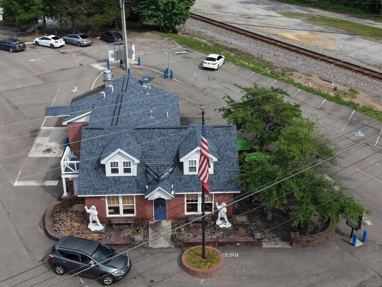 More Photos Of 114 Dogwood Ave, Middleton Auto Repair For Sale