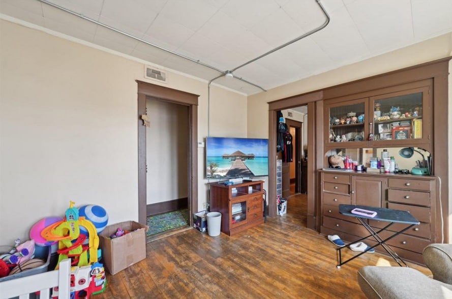 More Photos Of 108 N Main St, Edgerton Apartments For Sale