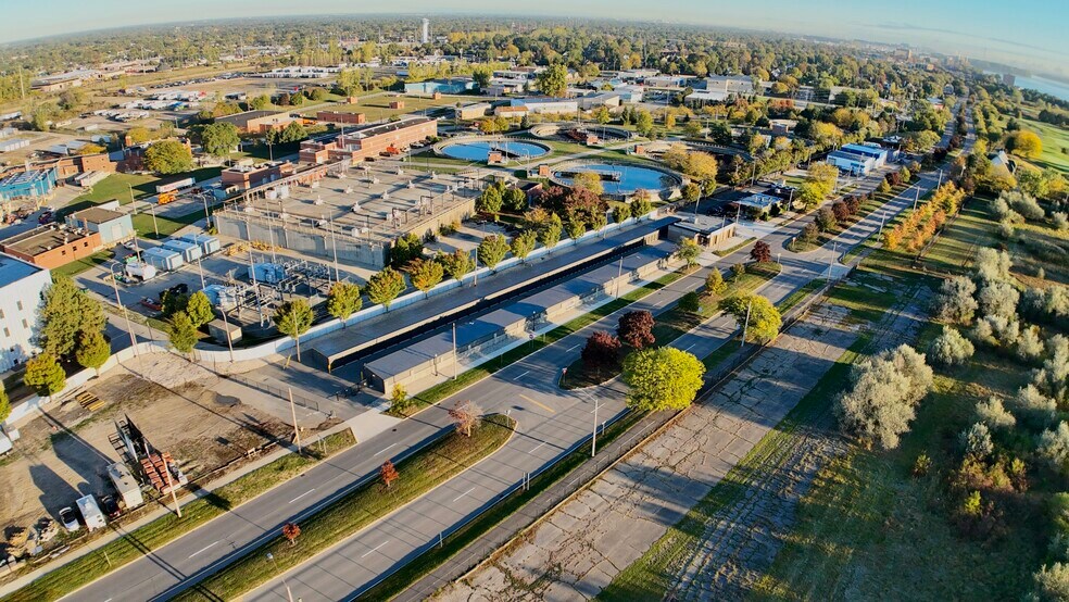 More Photos Of 4500 Biddle Ave, Wyandotte Self Storage For Sale