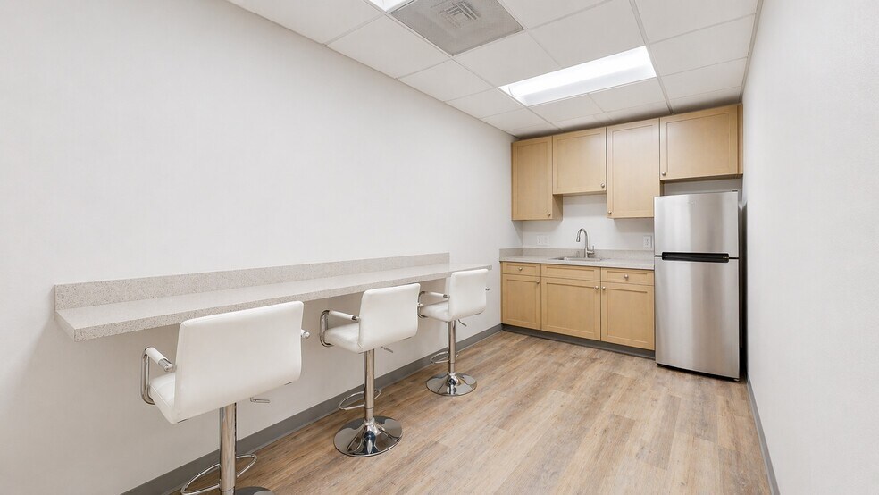 More Photos Of 10537 Santa Monica Blvd, Los Angeles Medical For Sale