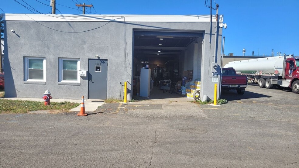 More Photos Of 1601 Pennsylvania Ave, Linden Manufacturing For Lease