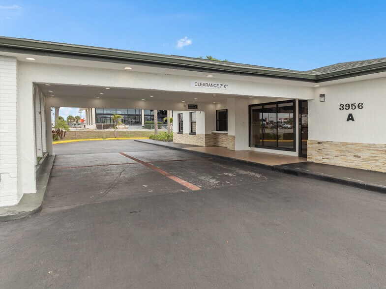 More Photos Of 3956 W Colonial Dr, Orlando Hotel For Sale