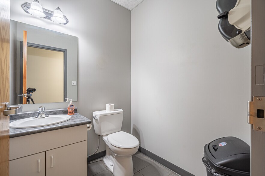 More Photos Of 6006 53 Av, Lloydminster Warehouse For Sale