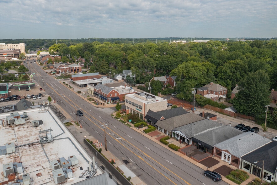 More Photos Of 7733 Clayton Rd, Saint Louis Office For Sale