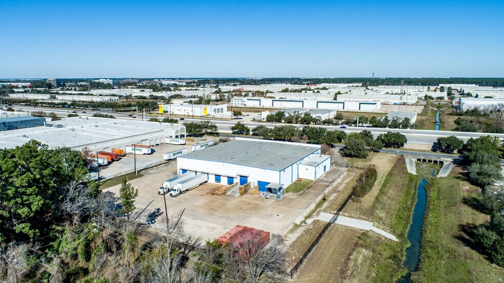 More Photos Of 4950 N Sam Houston Pky E, Houston Warehouse For Lease