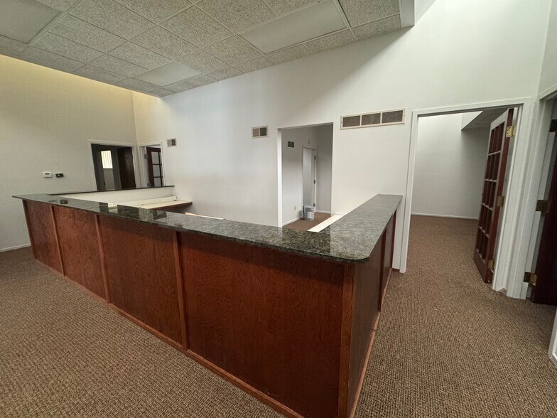 More Photos Of 500-516 W Court St, Flint Medical For Sale