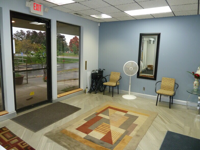 More Photos Of 24724 Lahser Rd, Southfield Office For Sale