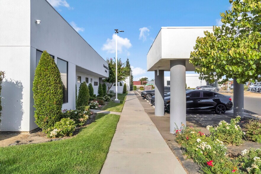 More Photos Of 1260 E Almond Ave, Madera Medical For Sale