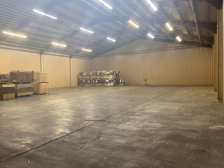 More Photos Of 212 Tank Rd, Berwick Warehouse For Lease