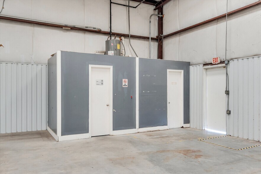 More Photos Of 1207 N Fm 3083 Rd, Conroe Distribution For Lease