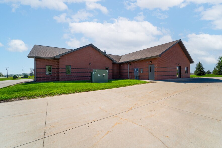 More Photos Of 790 Eastgate Dr, Ripon Medical For Sale