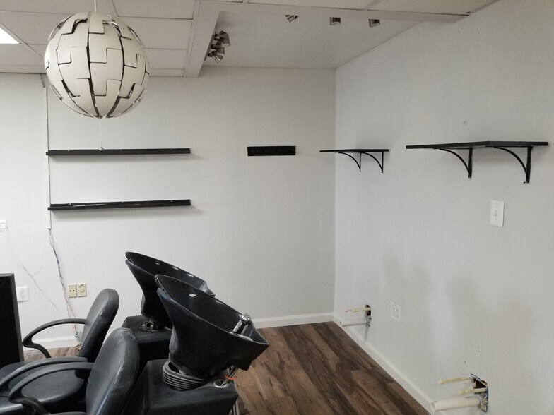 More Photos Of 4700 Stamp Rd, Marlow Heights General Retail For Lease