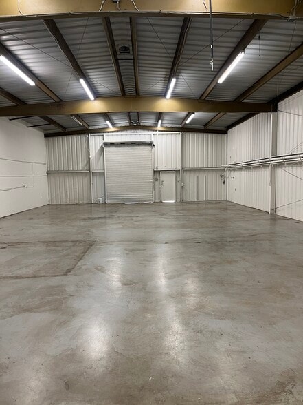 More Photos Of 1113 W Columbus St, Bakersfield Warehouse For Sale