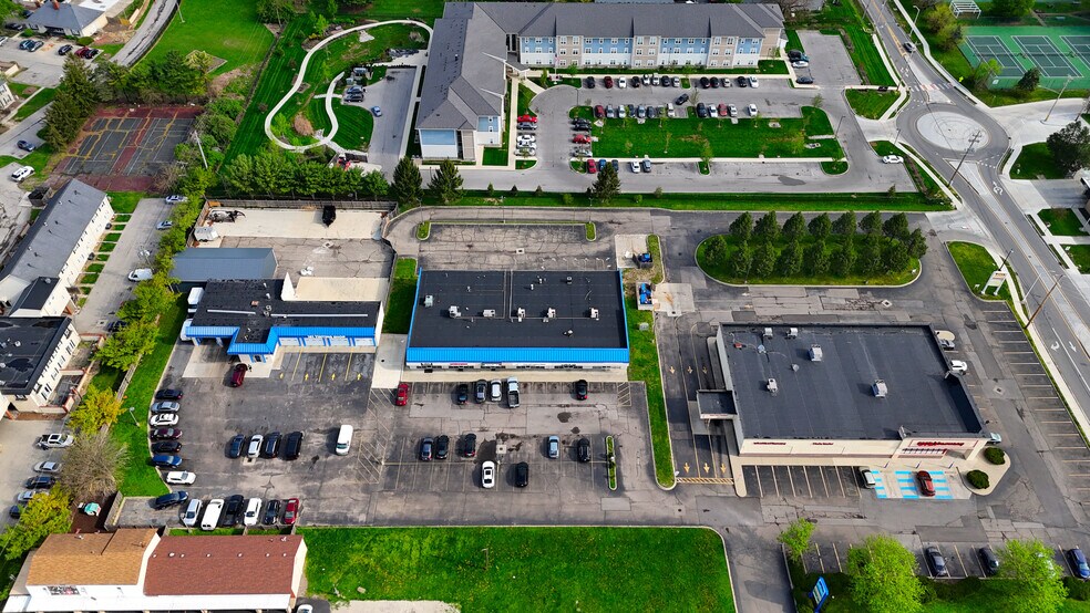 More Photos Of 2050-2090 E Dublin Granville Rd, Columbus General Retail For Lease