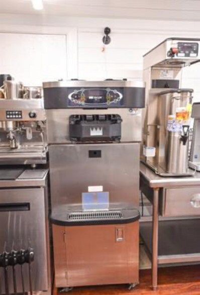 More Photos Of 1035 Park Ave, Monte Vista Specialty For Sale