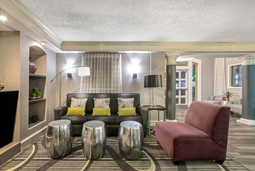 More Photos Of 2926 Tulare St, Fresno Hotel For Sale