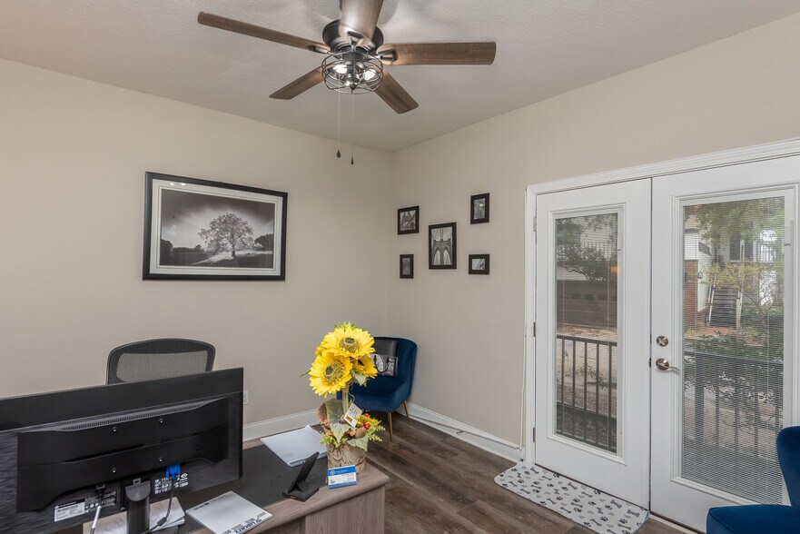 More Photos Of 77-87 Bay Bridge Dr, Gulf Breeze Medical For Sale