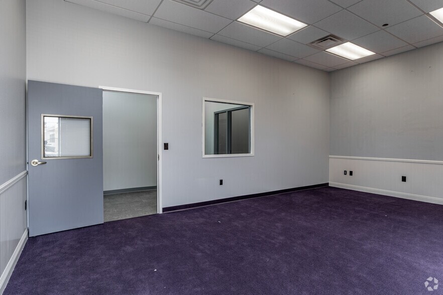More Photos Of 3775 Elizabeth St, Riverside Office For Sale