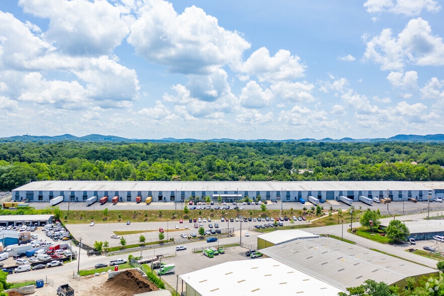More Photos Of 421 McNally Dr, Nashville Warehouse For Lease